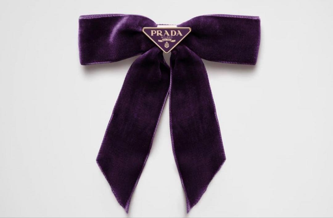 【最終値下げ】PRADAヘアクリップ