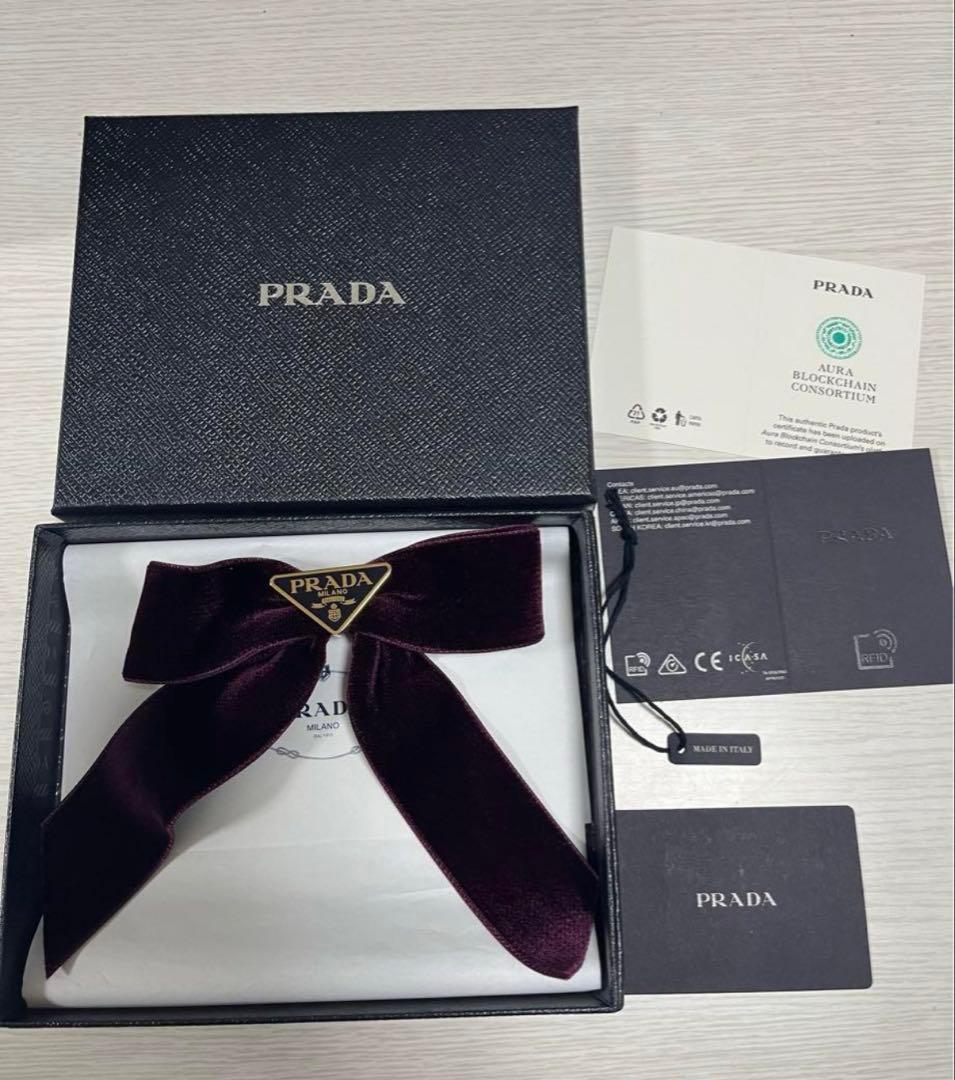 【最終値下げ】PRADAヘアクリップ