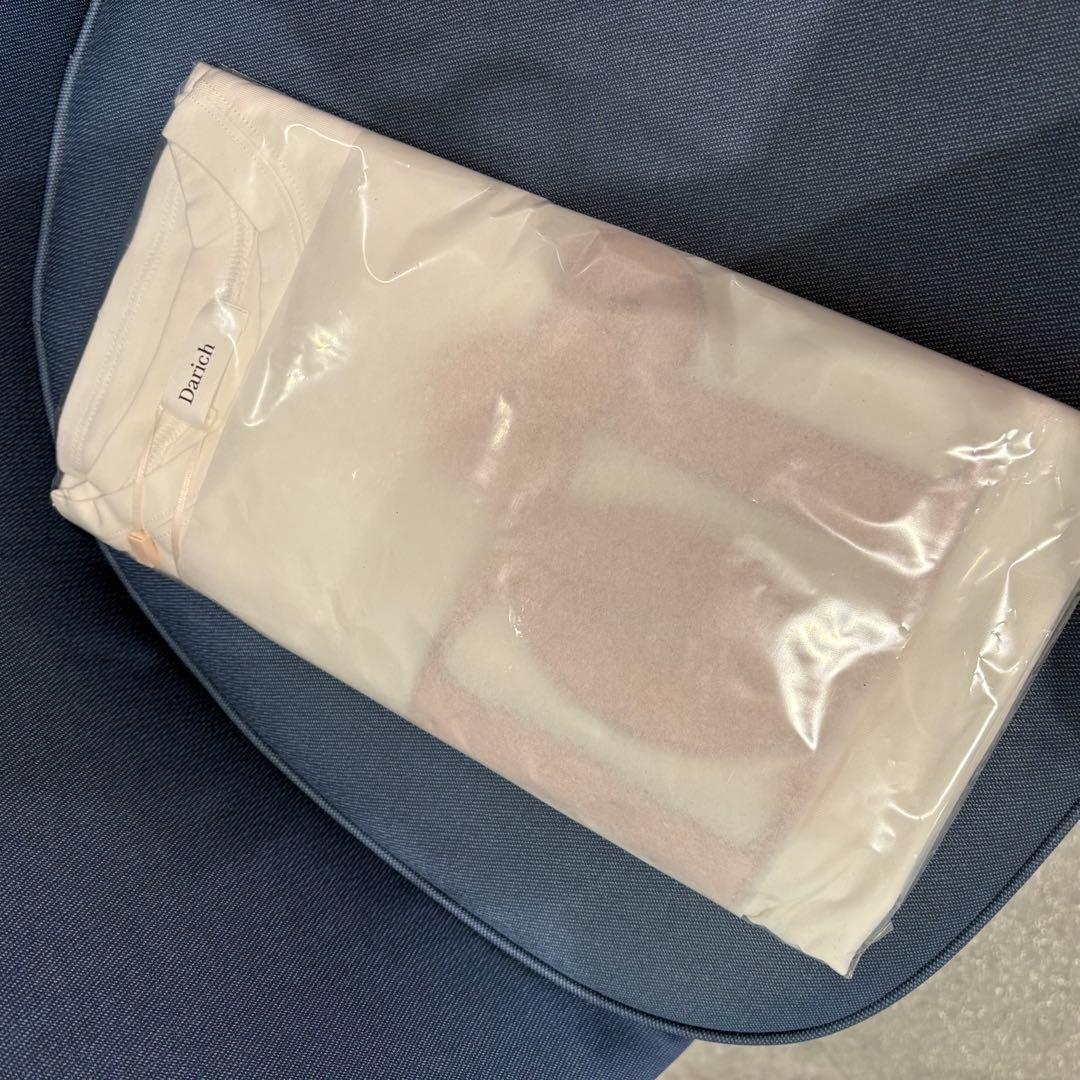 新品 Hello Darich キルティングアップリケビジューTシャツ WHT