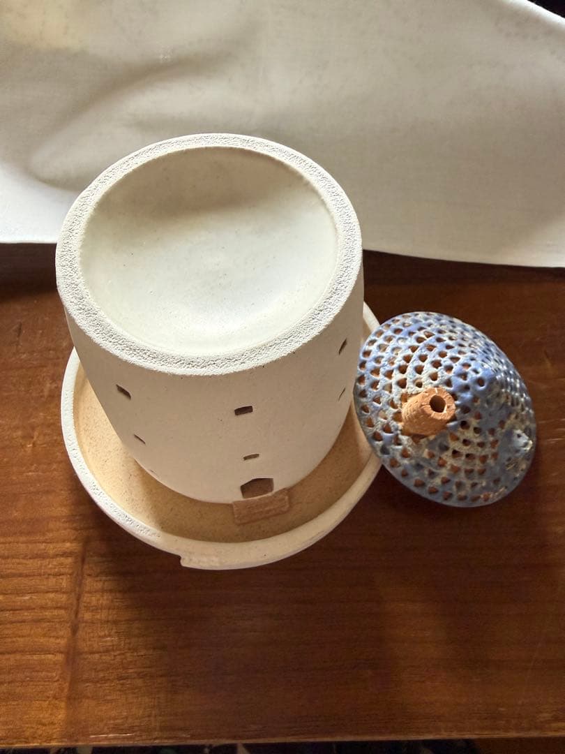 お家の形のアロマポット