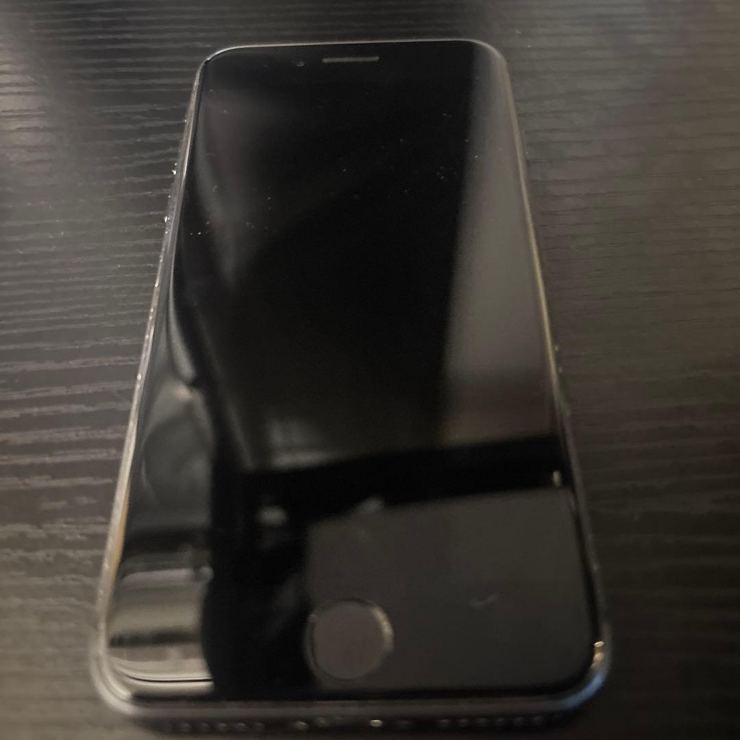 Apple iPhone 8ブラック　背面割れ