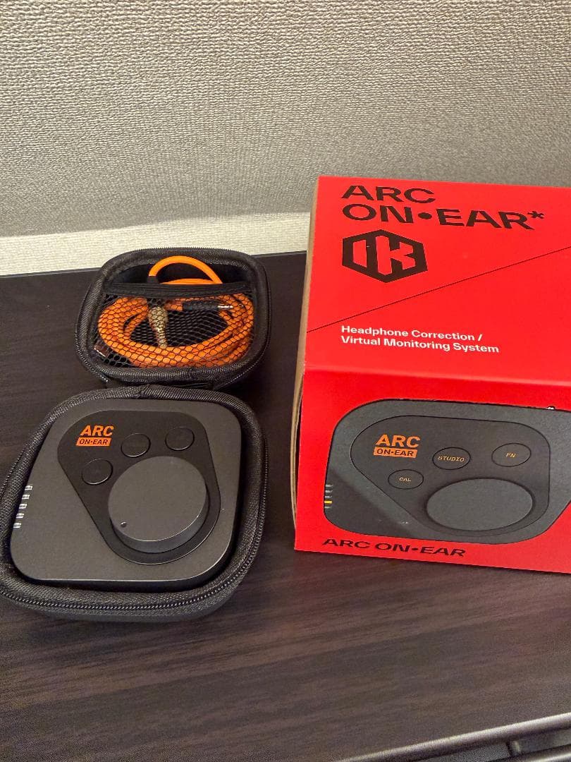 IK Multimedia ARC ON EAR【元箱／付属品全てあり】