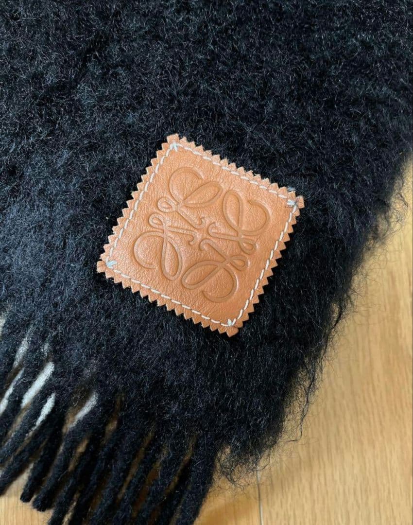 山田涼介着用モデル LOEWE ロエベ モヘアマフラー 黒 ブラック スカーフ