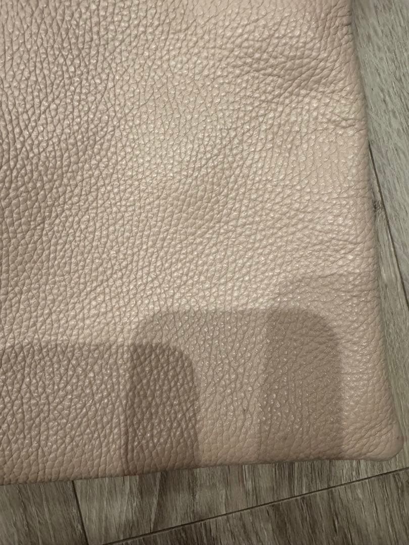 ベージュ型押しレザーショルダーバッグ