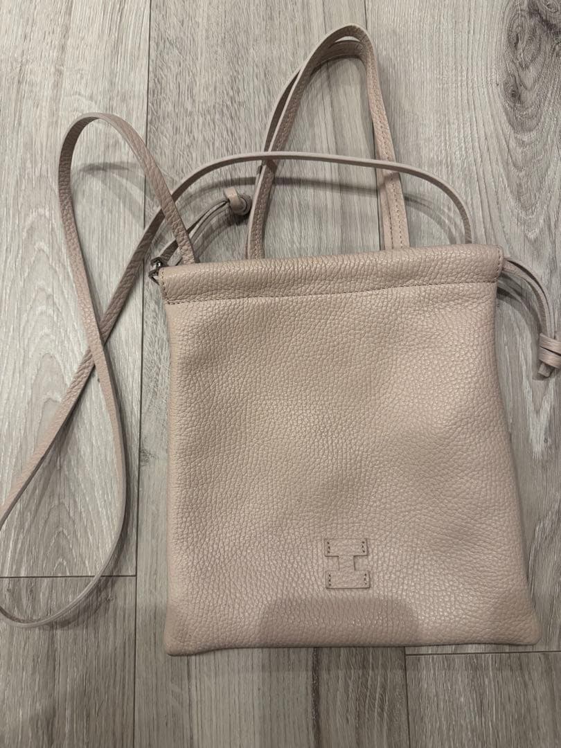 ベージュ型押しレザーショルダーバッグ