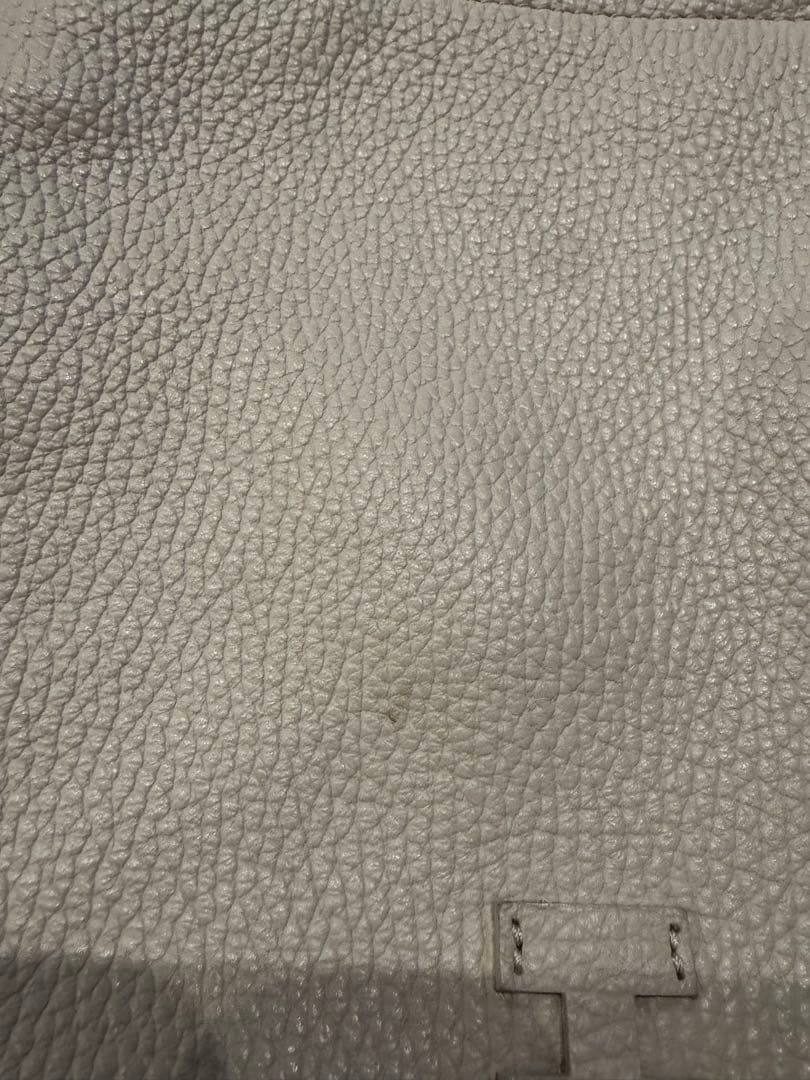 ベージュ型押しレザーショルダーバッグ