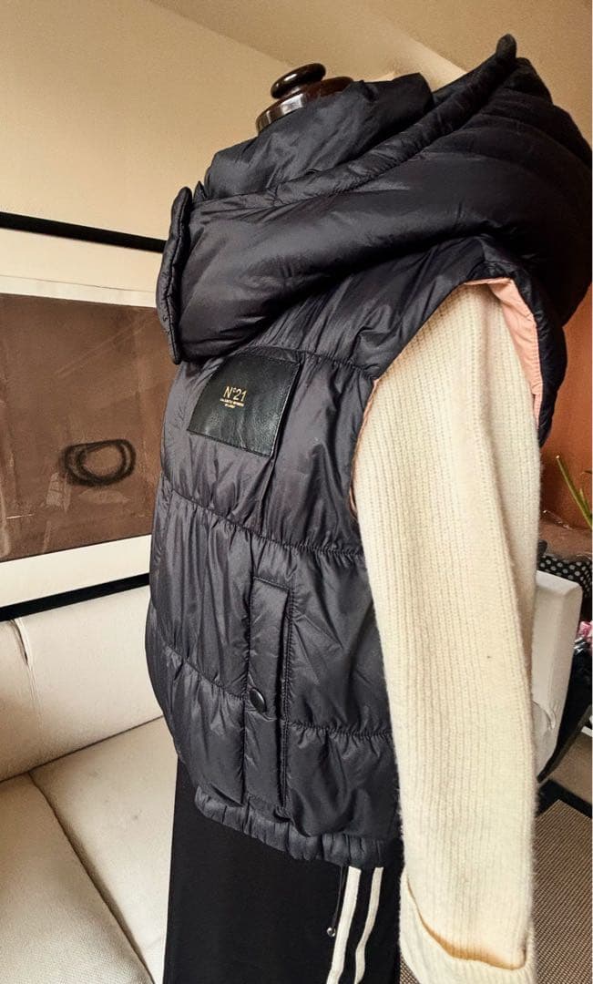 N°21★ヌメロヴェントゥーノ★ロゴパッチデザインダウンベスト