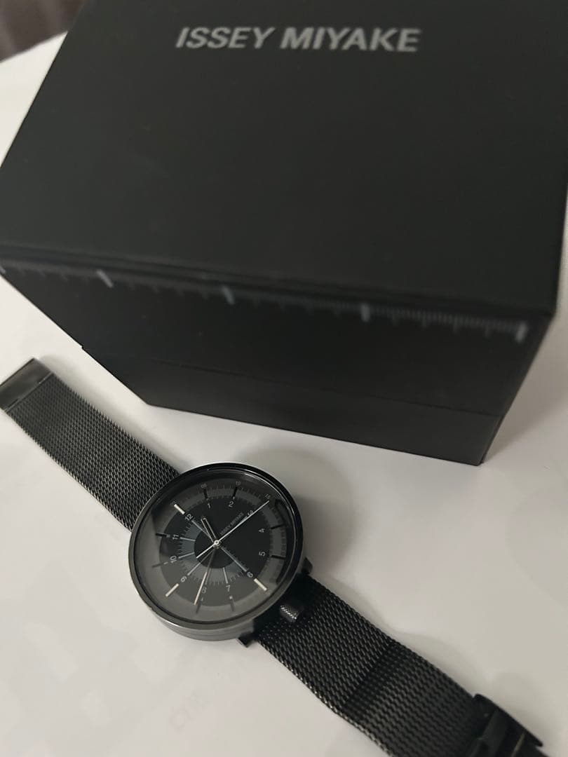 ISSEI MIYAKE 腕時計　一時お値下げ中
