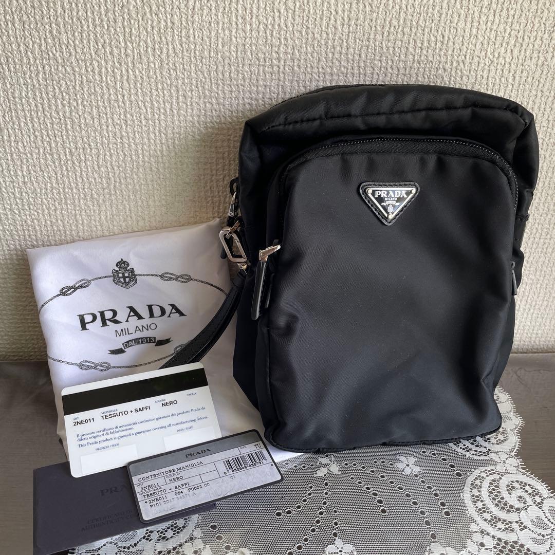 プラダ クラッチバッグ セカンドバッグ ポーチ ナイロン ロゴ 三角プレート