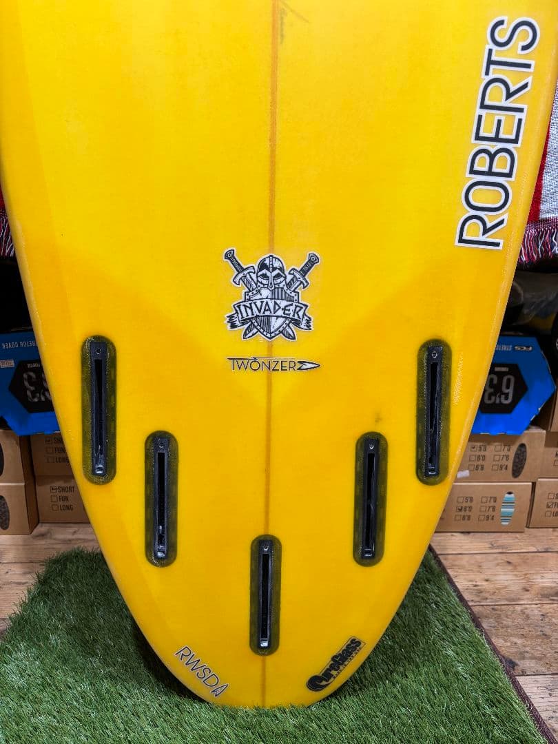 ROBERTS ロバーツ　invader6.10 ミッドレングス　サーフボード