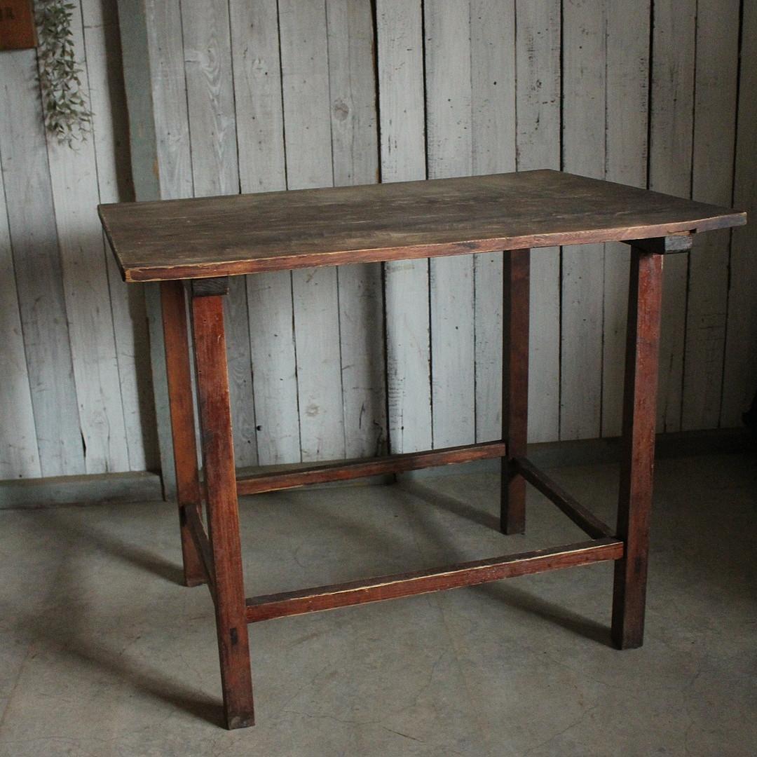 古く味のある木製のテーブル　ジャンク　作業台　テーブル　古家具　アンティーク