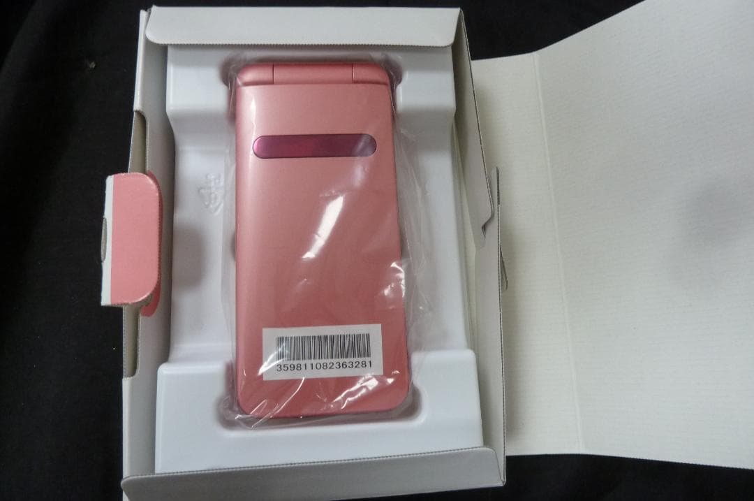 【新品同様/SIM解除済】GRATINA KYF37 /4G携帯電話 /傷なし