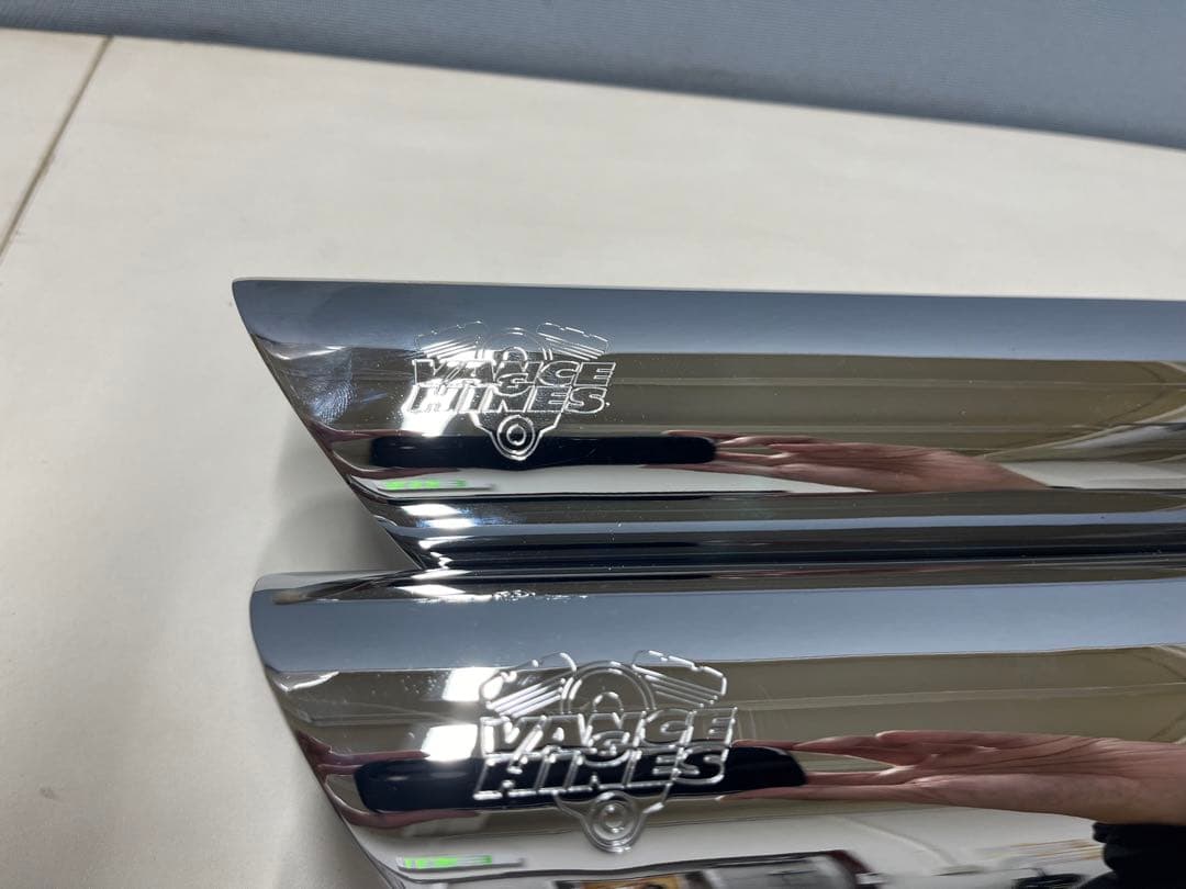 VANCE & HINES マフラー