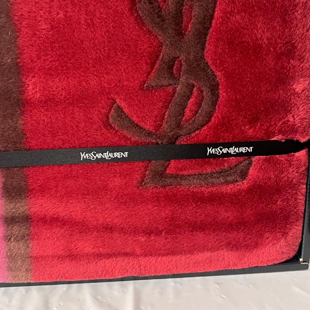 美品未使用　イヴサンローラン　文字ロゴハーフケット　140×100cm