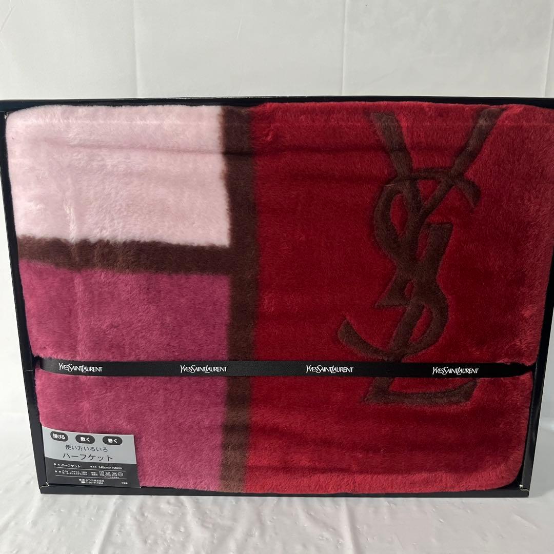 美品未使用　イヴサンローラン　文字ロゴハーフケット　140×100cm