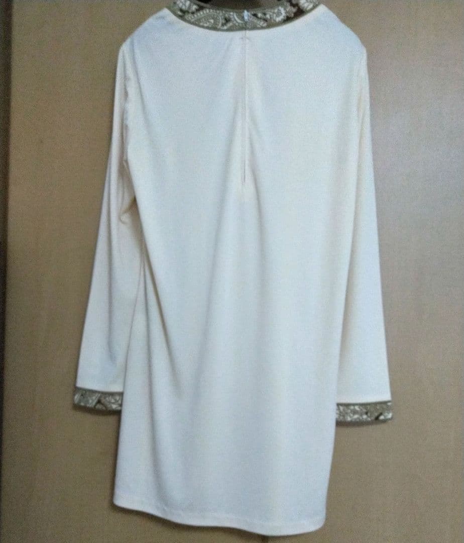 クリーム色 長袖チュニック 金色刺繍 レオナール