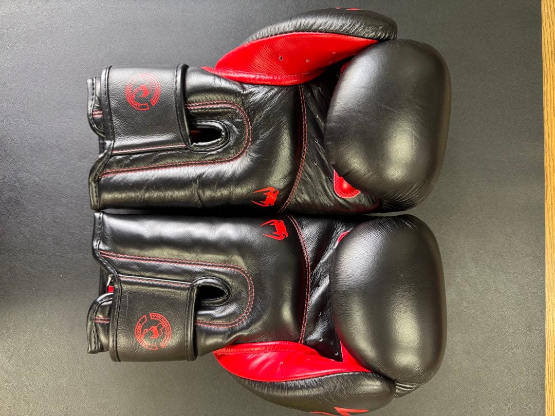 【希少16OZ】Venum Giant 3.0 ボクシンググローブ 赤/黒
