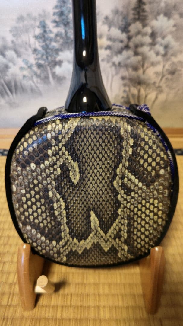 沖縄三線　本皮　蛇皮　 ソフトケース付　　黒塗