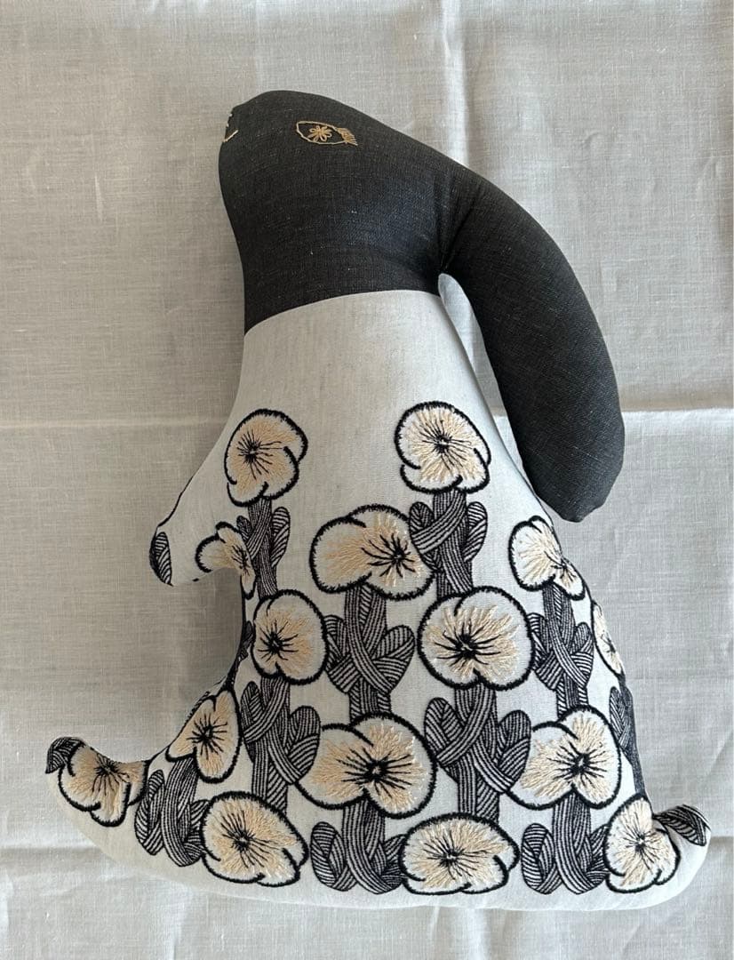 【新品未使用】ミナペルホネン　ウサギクッション　 hanakaze