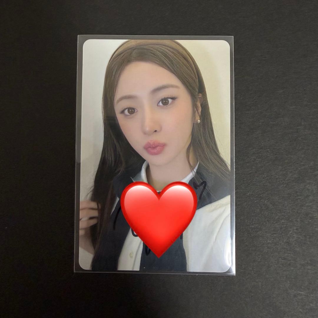 LE SSERAFIM ユンジン　直筆サイン入り ラキドロ トレカ　ユニバ