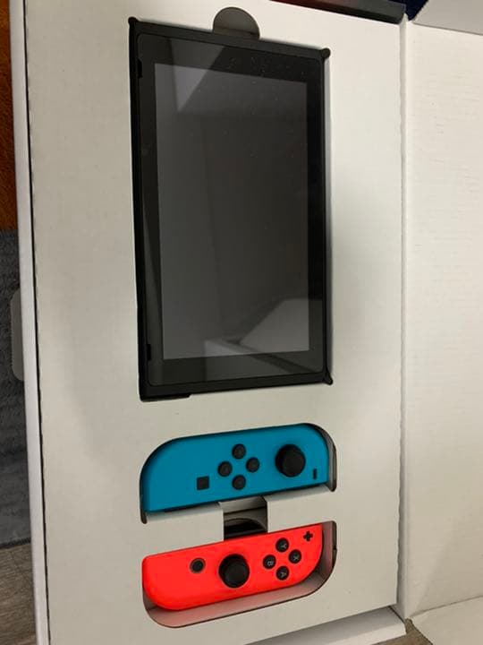 [超美品！3000分のクーポンコード付き！]任天堂Switch本体