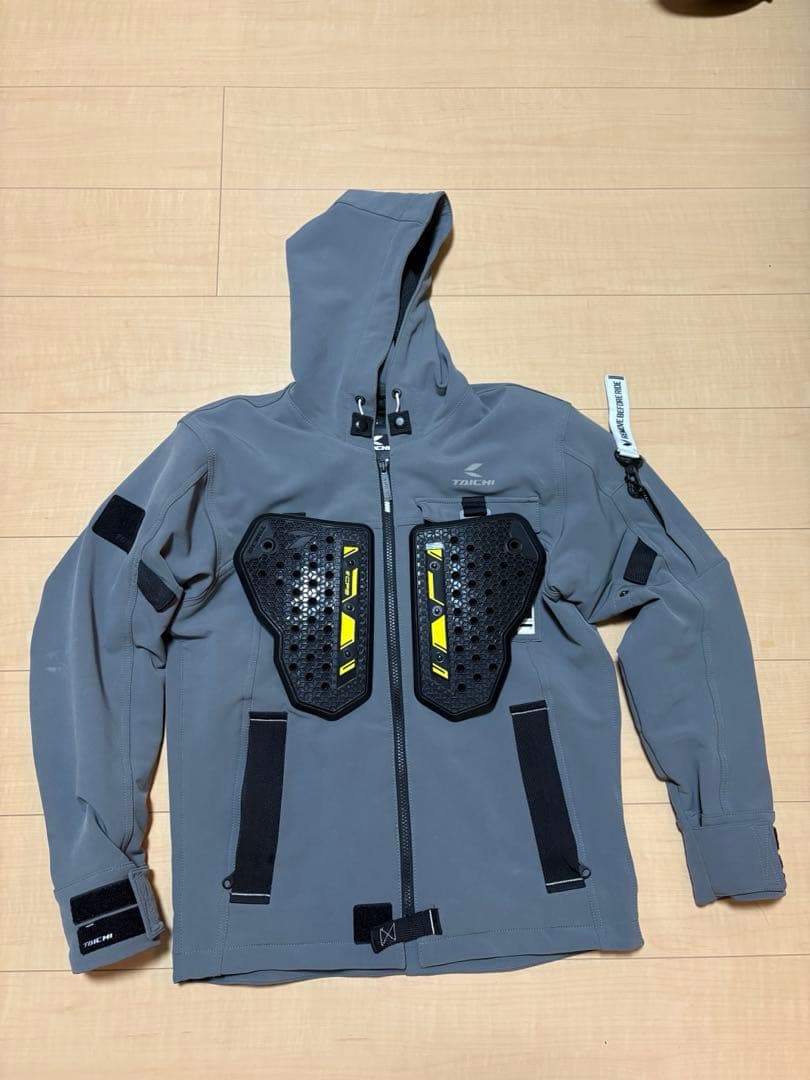 胸部プロテクター付きグレージャケット