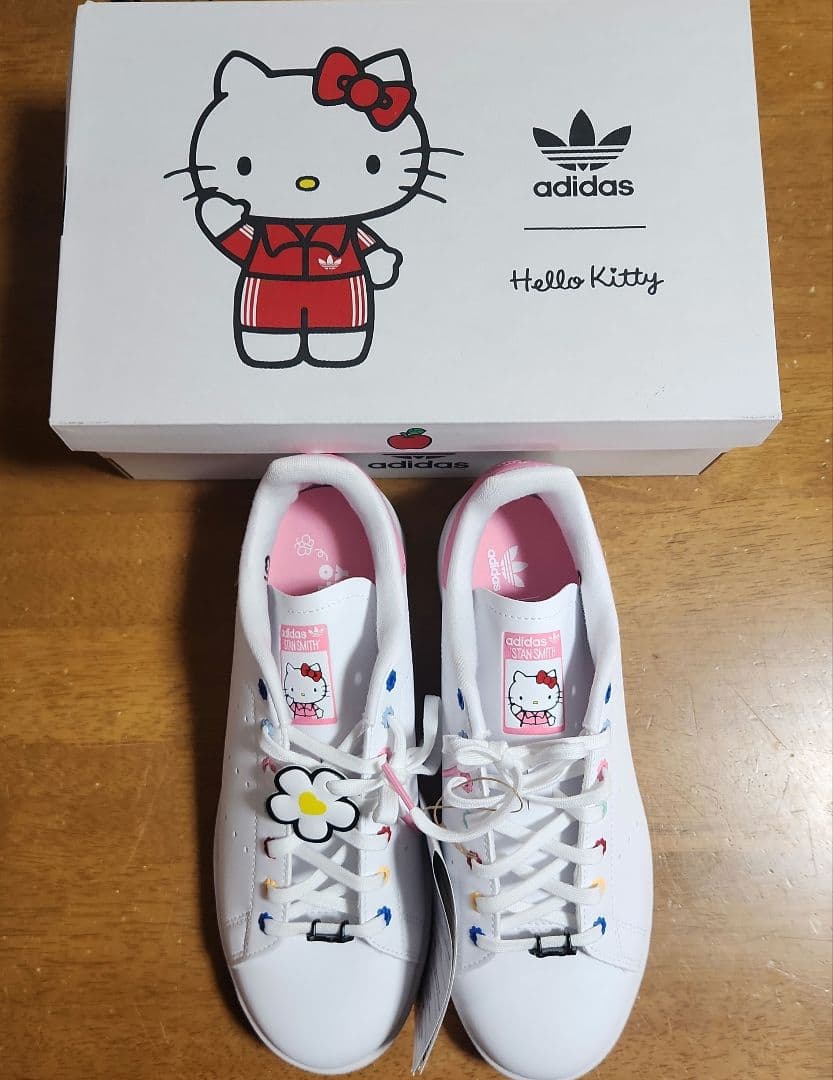 新品◯アディダス◯ハローキティ×アディダス オリジナルス スタンスミス ２４cm
