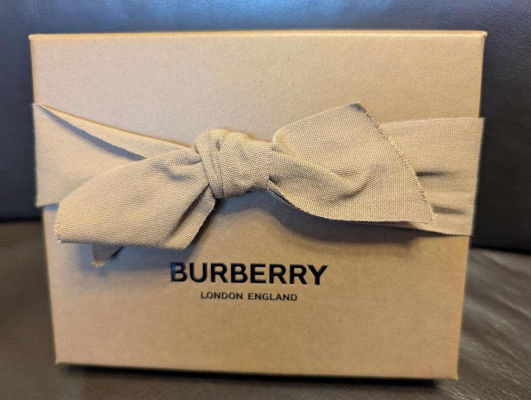 未使用 BURBERRY レザーキーケース レッド