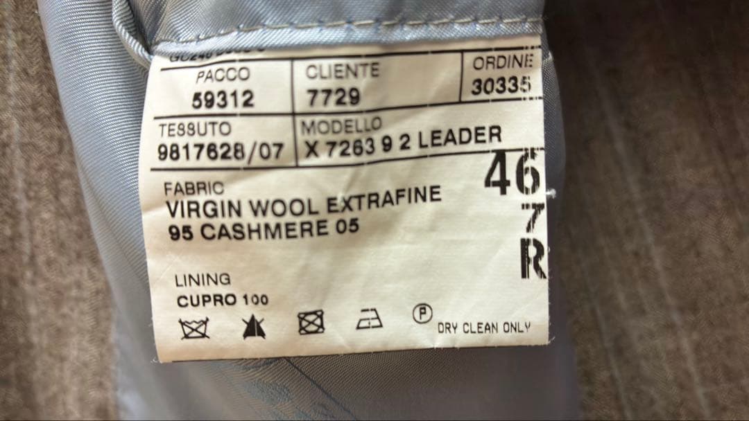 り*ん様 CORNELIANI ストライプスーツ ベージュジャケットとパンツ