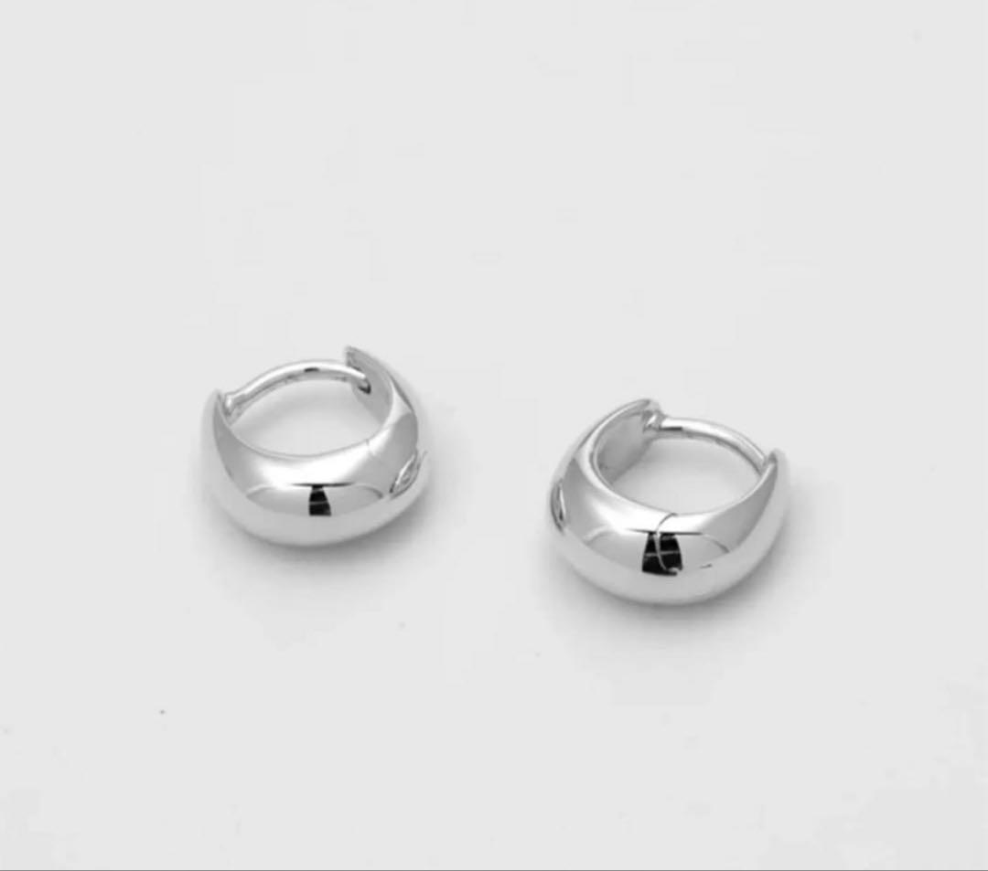 TOM WOOD Ice Huggies ミニ フープピアス シルバー 片耳用