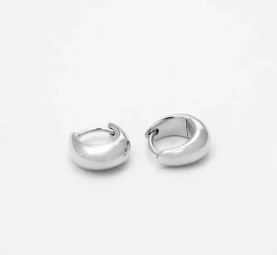 TOM WOOD Ice Huggies ミニ フープピアス シルバー 片耳用