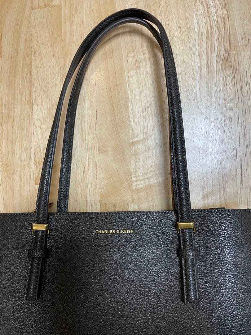 【最終価格】CHARLES & KEITH ダークモス トートバッグ
