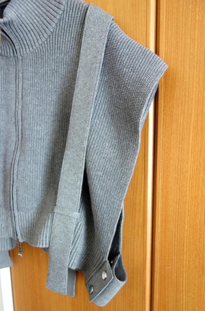 ▼UN3D. フロントジップニットベスト グレー