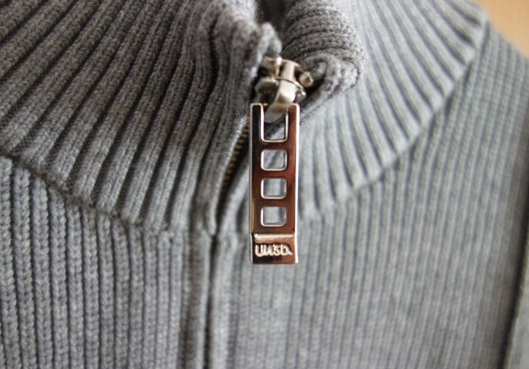 ▼UN3D. フロントジップニットベスト グレー