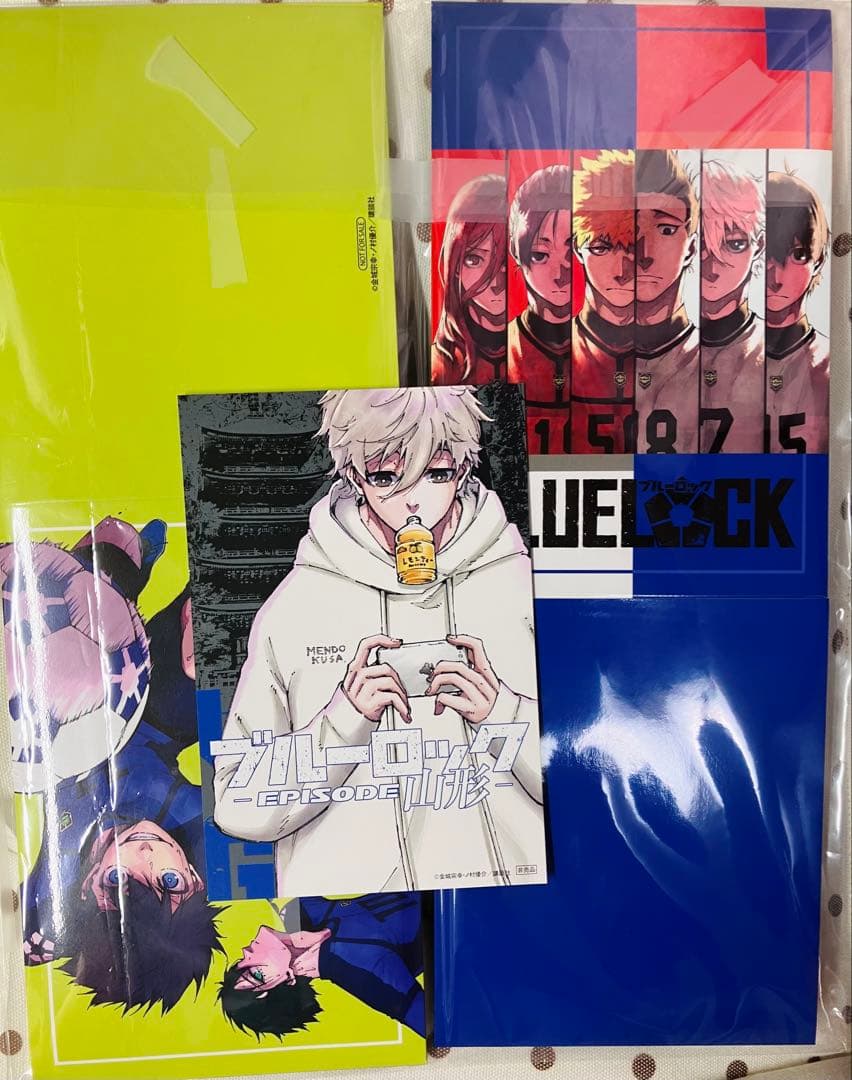 ブルーロック 1〜29 特装版あり 小説 ファンブック　全巻まとめ売り　缶バッジ