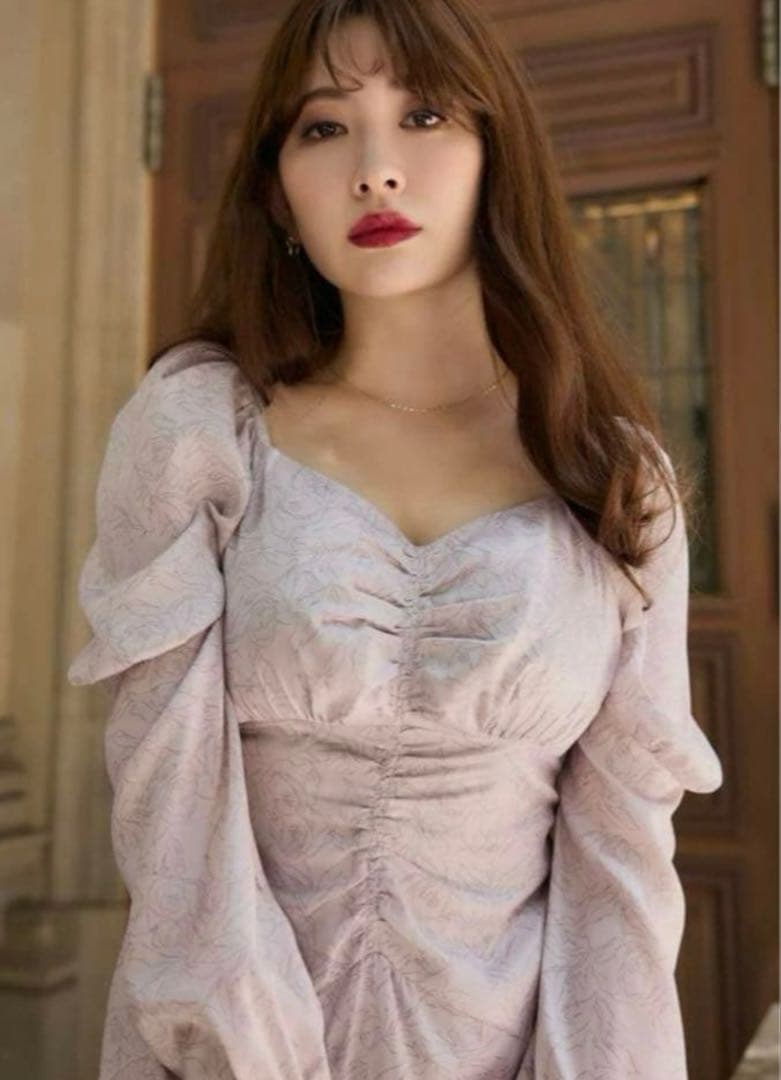 新品タグ付き☆Herlipto Rosa Ruched Satin Dress