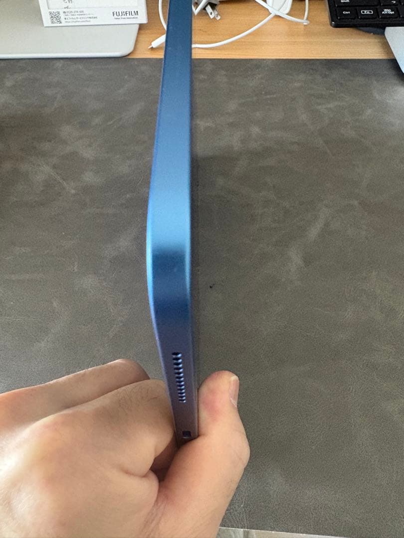 Apple iPad (第11世代) wifiモデル128GBブルーケース付き