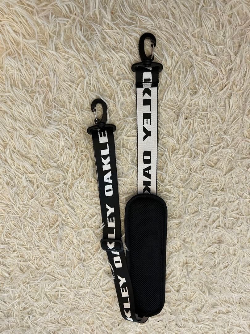 早い者勝ち【美品】OAKLEY セルフスタンドバッグ フード付き　ブラック