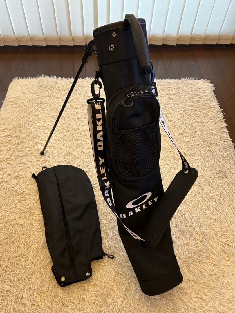 早い者勝ち【美品】OAKLEY セルフスタンドバッグ フード付き　ブラック