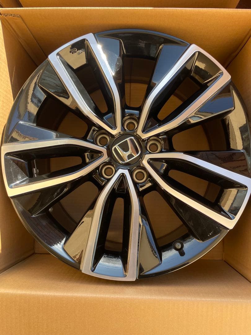 ④ホンダ ヴェゼル18インチホイール