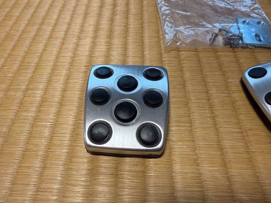 トヨタプリウス 50後期　純正アルミペダル