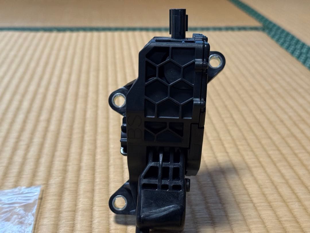 トヨタプリウス 50後期　純正アルミペダル