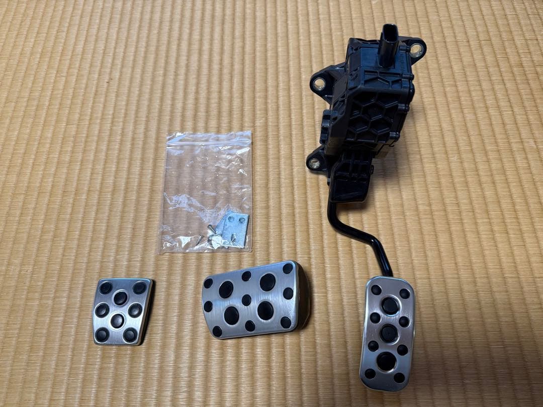 トヨタプリウス 50後期　純正アルミペダル