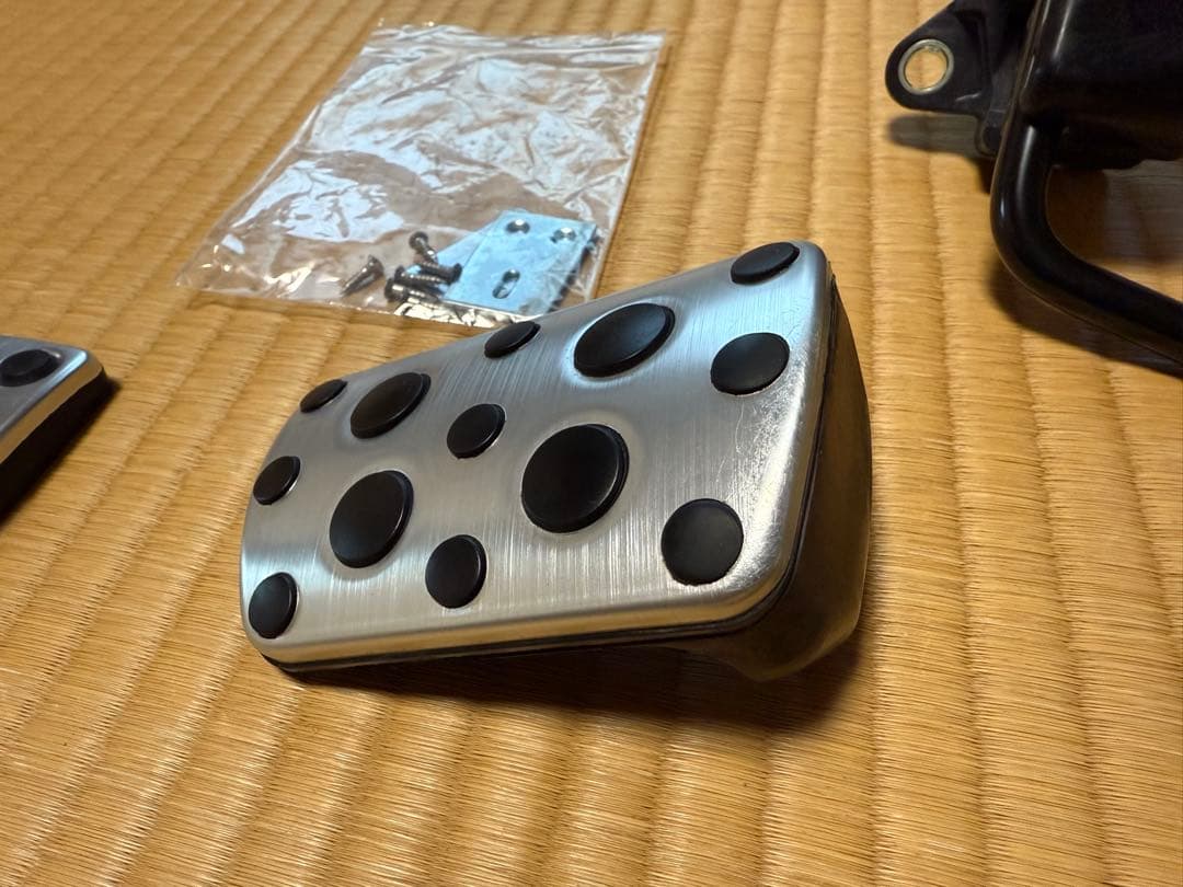 トヨタプリウス 50後期　純正アルミペダル