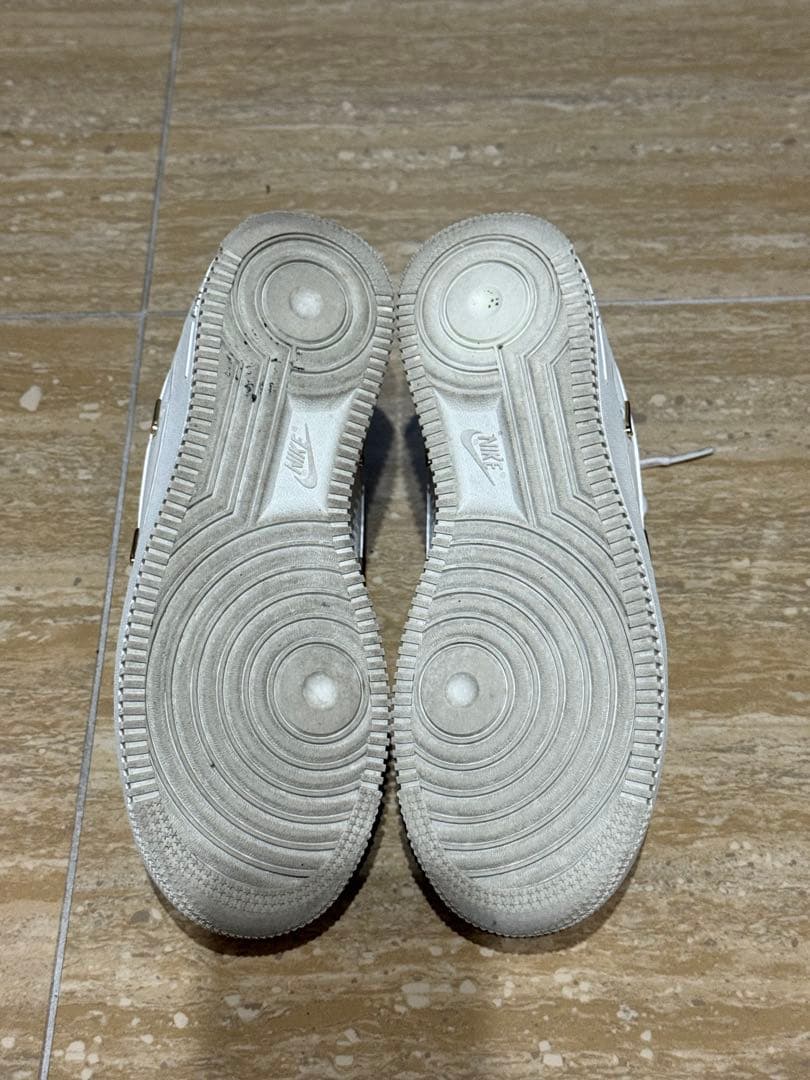 Nike Air Force 1 ホワイト ゴールドアクセント　24.5