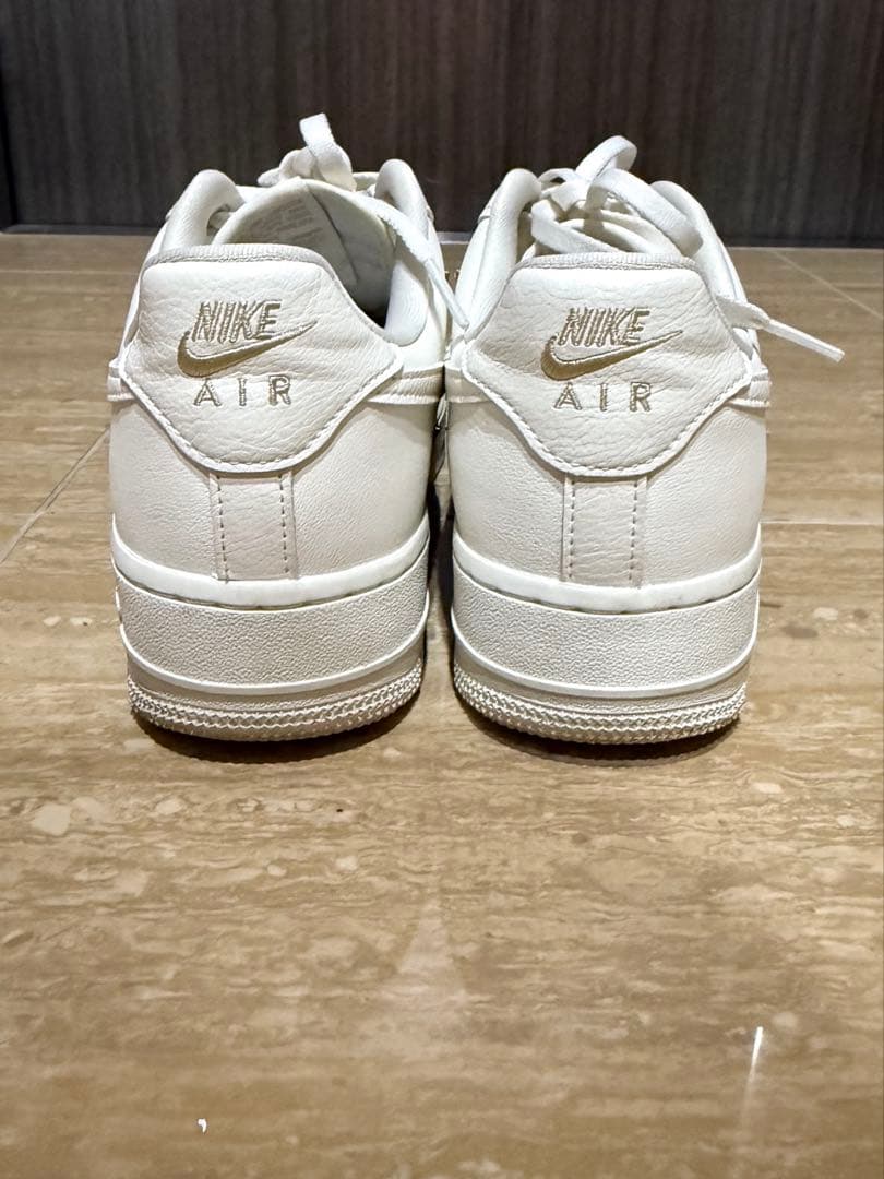 Nike Air Force 1 ホワイト ゴールドアクセント　24.5