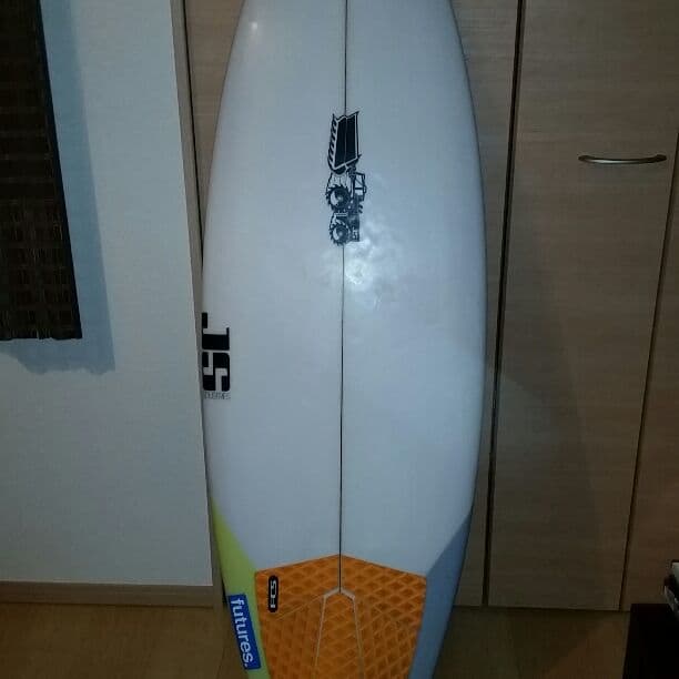 サーフボードショート