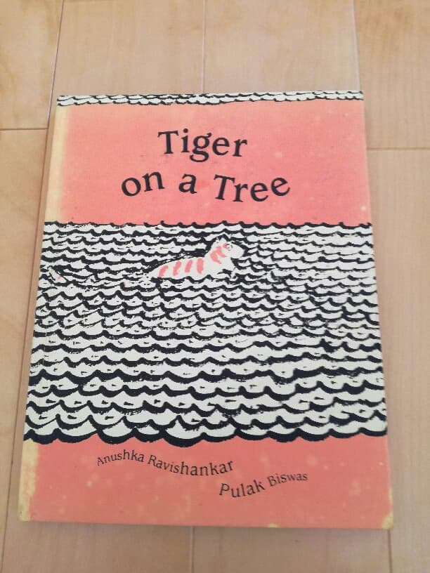 Tiger on a Tree 幼児用絵本　洋書