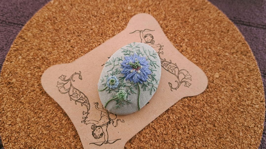 【専用】ハンドメイド　刺繍ブローチ