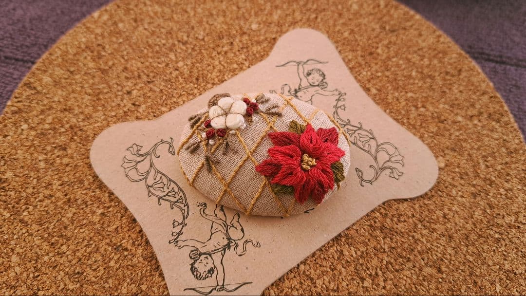 【専用】ハンドメイド　刺繍ブローチ